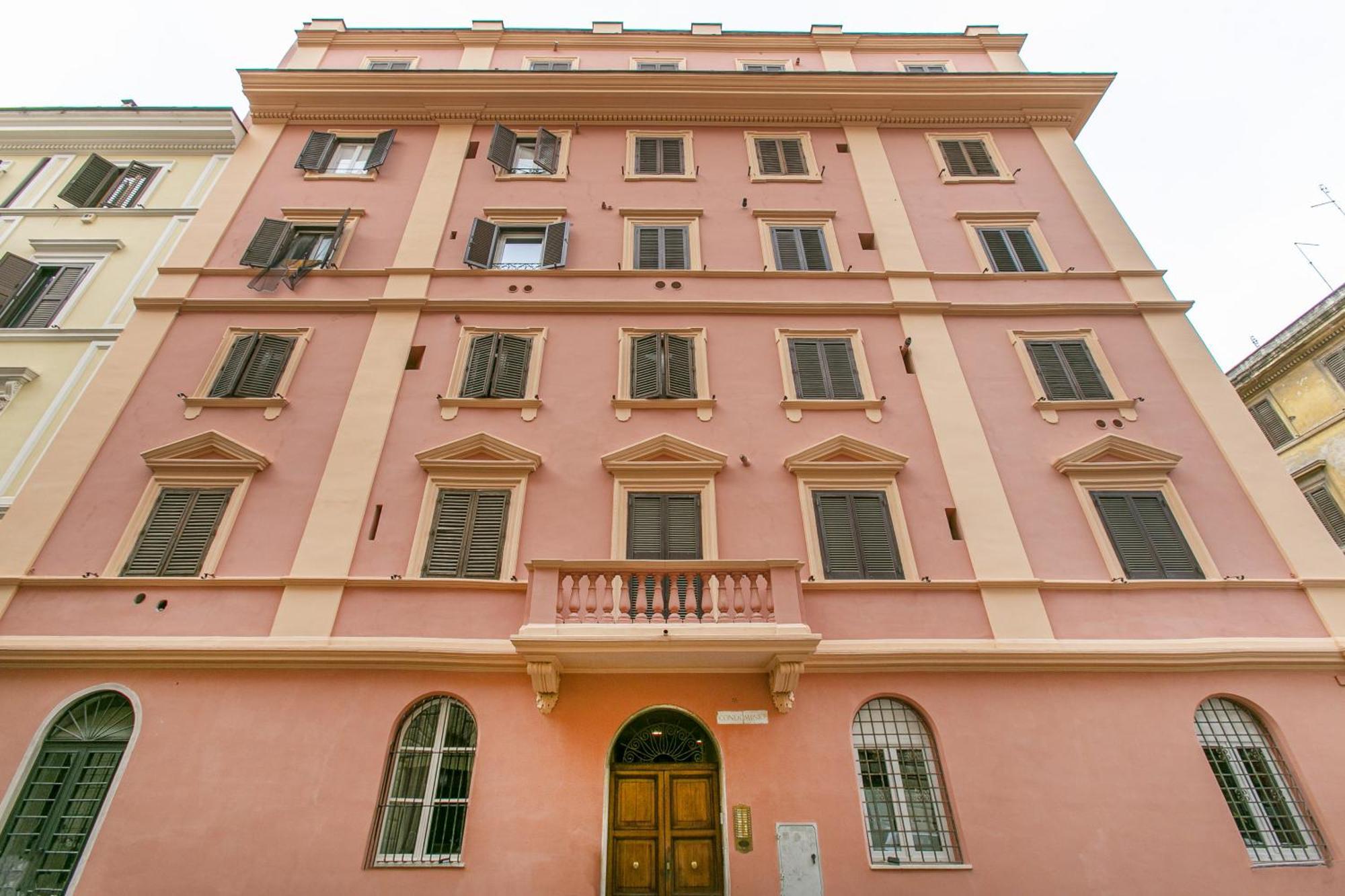 Wwb Colosseo Рим Екстериор снимка