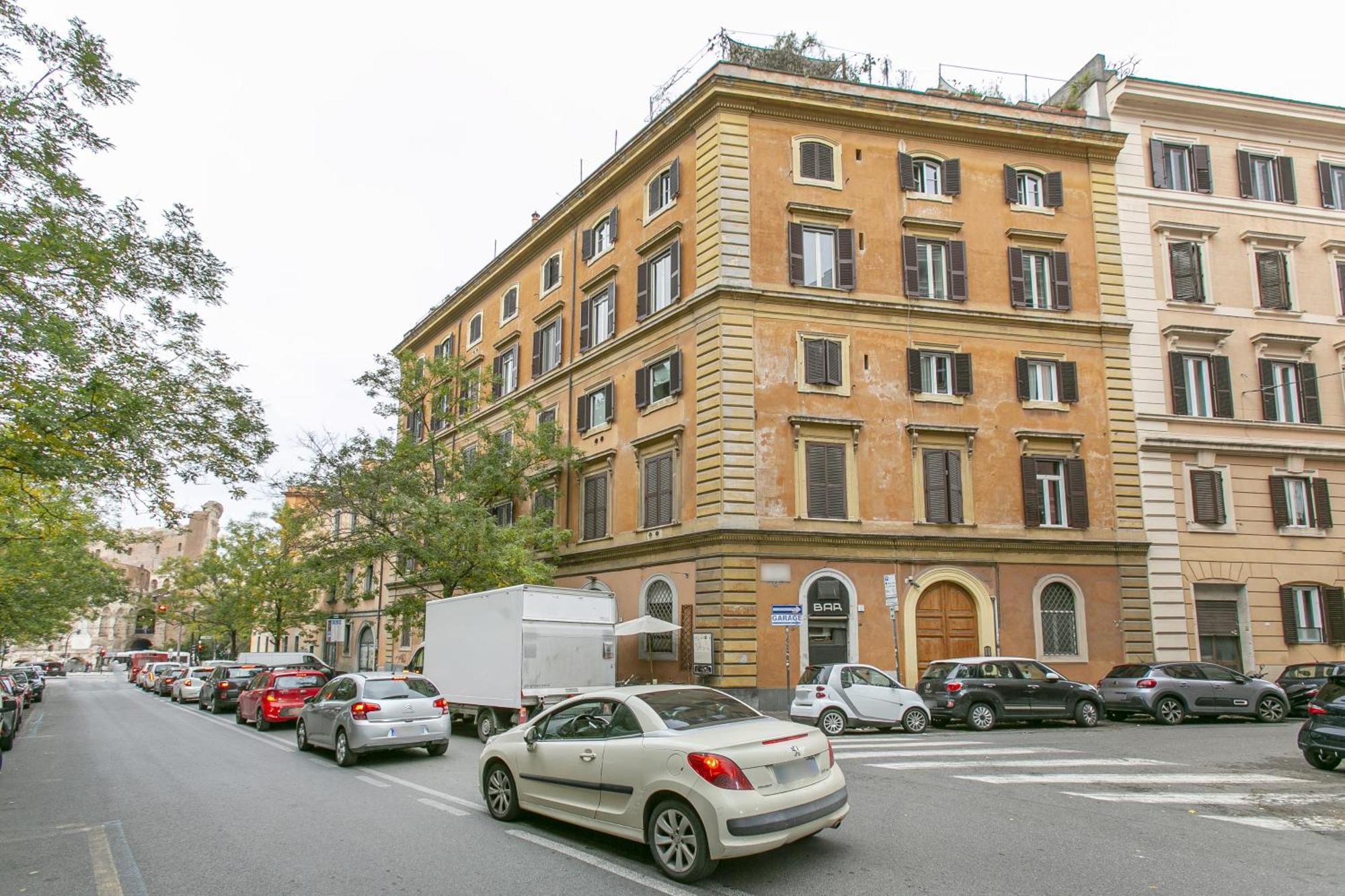 Wwb Colosseo Рим Екстериор снимка